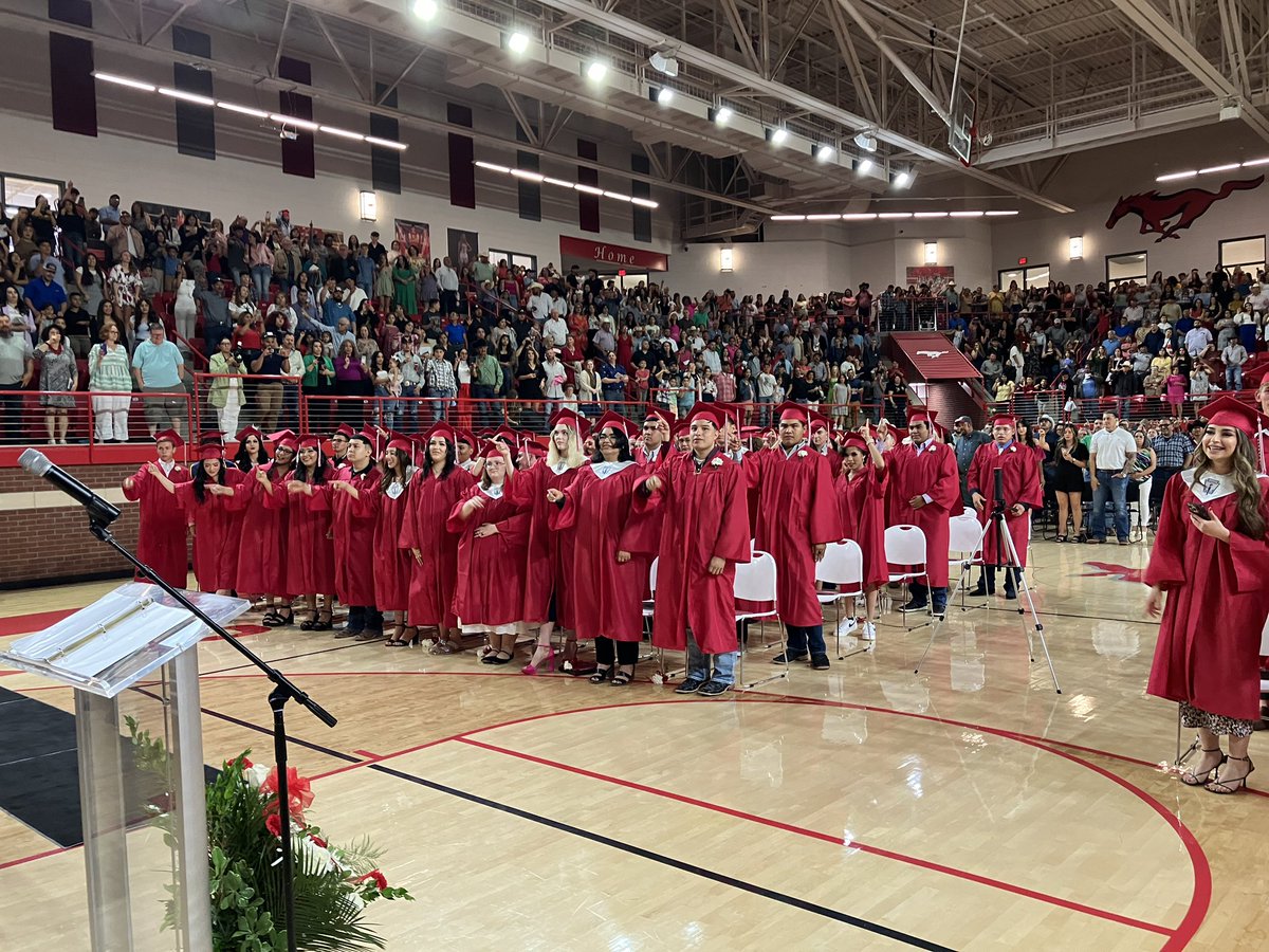 DCISD_TX's tweet image. Congratulations to the Denver City High School Senior Class of 2023! Go Forth and be Great! 

#WhateverItTakes tTakes 
#DCUnited 
#BEDC