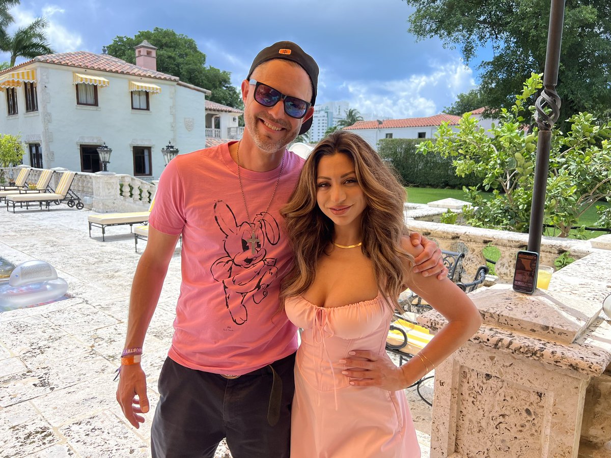 Anders_'s tweet photo. So @JessicaVaugn called me this morning and asked if we could color coordinate. I said ok fck it.. let’s do pink girl 🤷🏼😂 https://t.co/ZmAR9Bhmd4