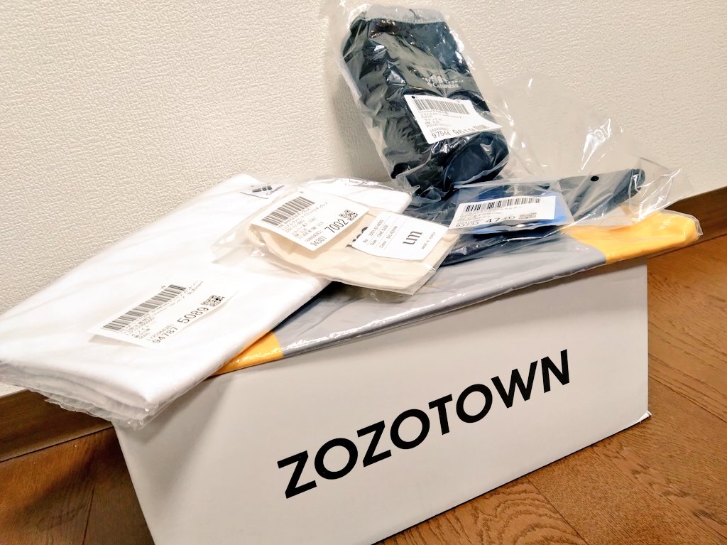 mayurin_PSPE's tweet photo. いっぱい買ったら
白箱で届いた！！！
＼ わぁぁぁ━━い♡♡♡ ／

これからも沢山お買い物します💫
#ZOZOWEEK箱CP https://t.co/tQCXj5YM3w