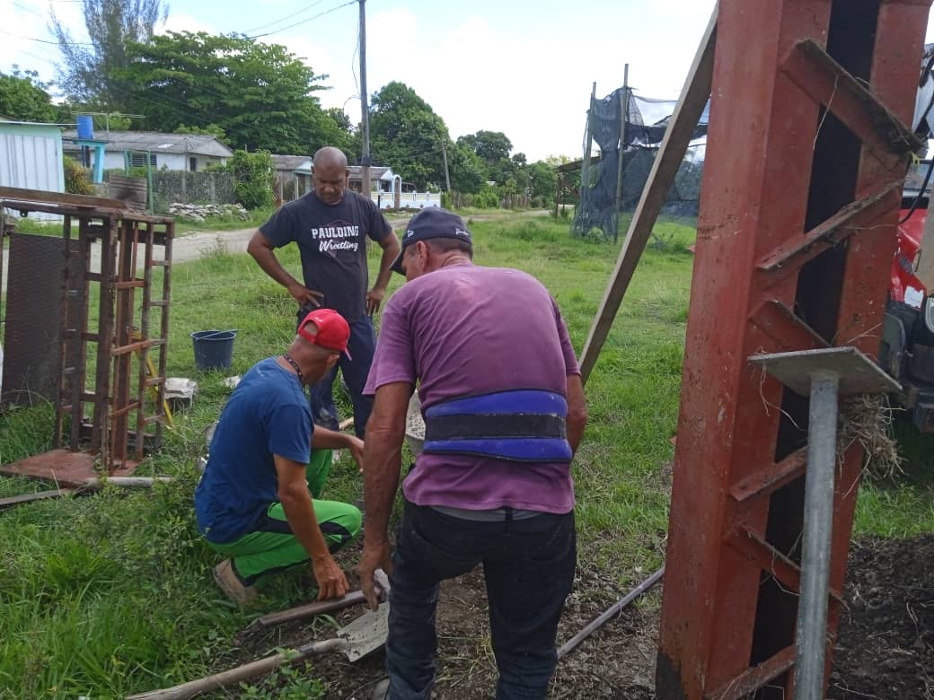 Hoy #AduanaVillaClara junto a la #JuventudAduanera se encuentran en la Circuncripción La Guayaba para la realización del embellecimiento y recuperación del parque infantil. 
#AduanaEnLaCumunidad 
#AduanadeCuba