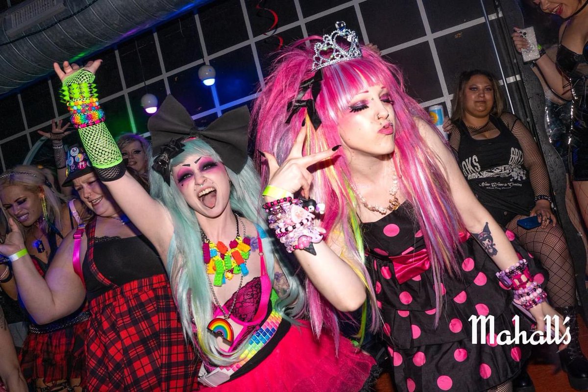 emonightCLE's tweet photo. Wow, y’all. We said MySpace Prom and you guys UNDERSTOOD 👏 THE 👏 ASSIGNMENT 👏 

Big shouts for @MELISSAMARIE for coming through for such a fun night with us at @Mahalls20Lanes! Full photo set is up on our Facebook page - https://t.co/Ps9ngp5PcK

📸: @DevonKeller10 https://t.co/3QzHVTkL0U