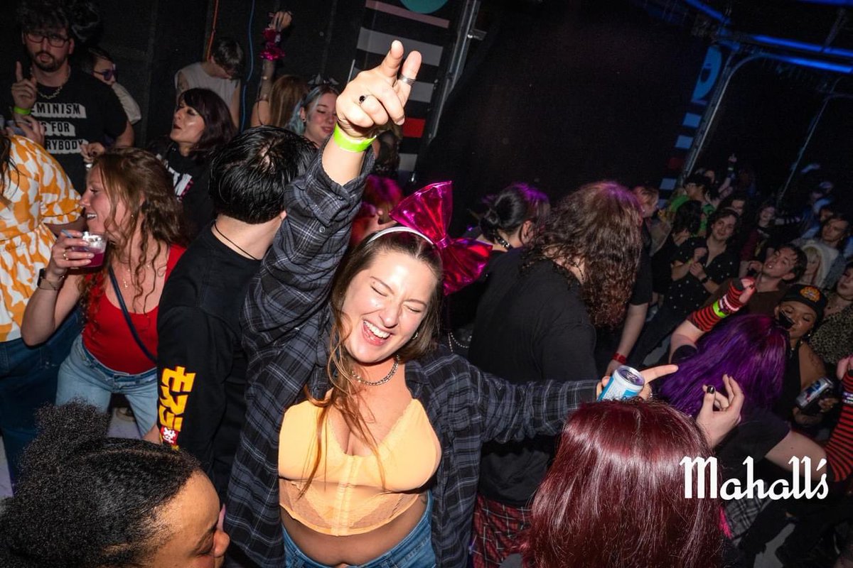 emonightCLE's tweet photo. Wow, y’all. We said MySpace Prom and you guys UNDERSTOOD 👏 THE 👏 ASSIGNMENT 👏 

Big shouts for @MELISSAMARIE for coming through for such a fun night with us at @Mahalls20Lanes! Full photo set is up on our Facebook page - https://t.co/Ps9ngp5PcK

📸: @DevonKeller10 https://t.co/3QzHVTkL0U