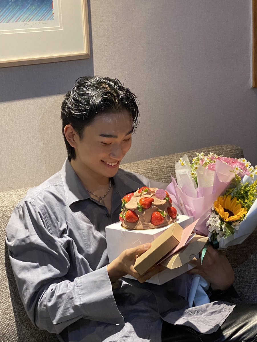 official2z's tweet photo. [#2Z]

2년을 연속 공연으로 FromA와 한 공간에서 생일 하루를 보낸다는 건 참 운이 좋고 행복한 일인 거 같다. 우리 FromA 항상 고맙고 사랑해요. 자기 전에 감사 인사 남기고 싶어서 왔는데, 글로 제 진심이 꼭 전달이 되길...🫶🏻

#2Z #2Zband #Kband #생일 
#JungHyun #정현 #birthday https://t.co/Phy4OGiB2w