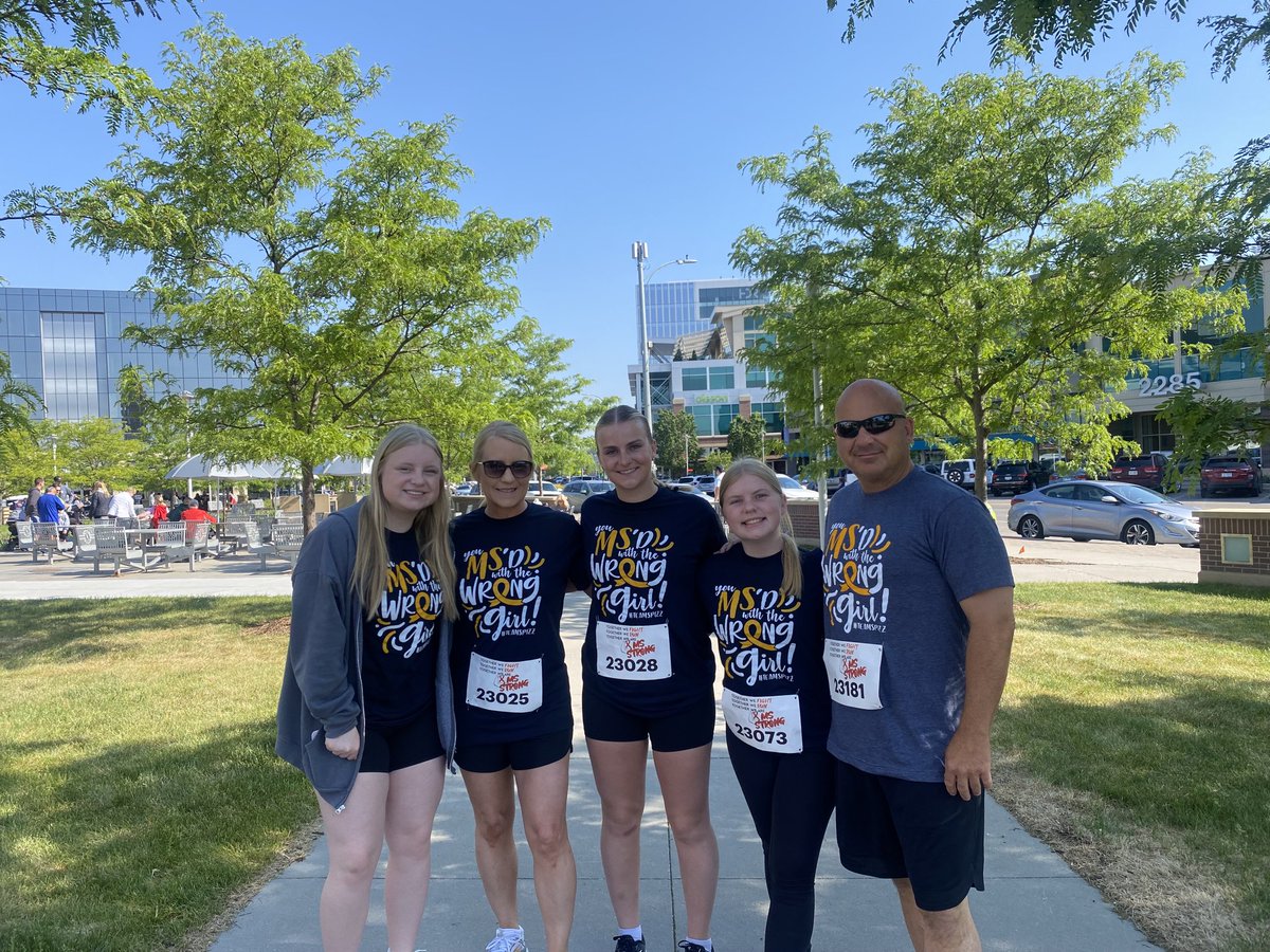david_spizzirri's tweet photo. MS 5K…..Team Spizz…..’You MS’d with the wrong Girl’. Love you Emma!!!
⁦@emmaspizz⁩ ⁦@SarahSpizzirri⁩ ⁦@SpizzirriLauren⁩ ⁦@Spizzmarina⁩ https://t.co/g8ghL6a1Tz