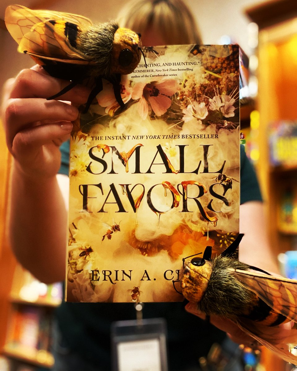 It’s World Bee Day 🐝 so let me tell you all about my favorite spooky book: Small Favors. It has bees. It had romance. It has horror. Sold yet? #bnfarmingtonct #barnesandnoble #bnbuzz #worldbeeday #smallfavors #erinacraig #horror #fantasy #bees #bookstagram