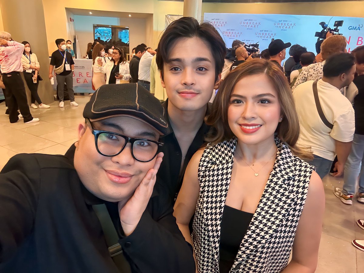 itsxtiancapuyan's tweet photo. of course my favorite, the very talented @kdestrada_ and @alexailacad #UMHCelebrityWatchParty Thank you #KDLex ❤️ https://t.co/JxEVUaeMLF