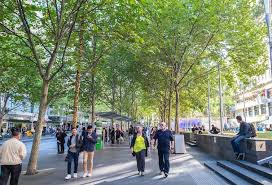 vlourbano's tweet photo. Las ciudades donde es fácil caminar y andar en bicicleta tienen menos casos de obesidad y presión arterial alta, según un nuevo estudio. 🚶‍♀️🚲👌 Cómo un entorno bien diseñado beneficia la salud y la mente. 🧠💪https://t.co/uDlvKgv48J https://t.co/Vd4XhvEKxG