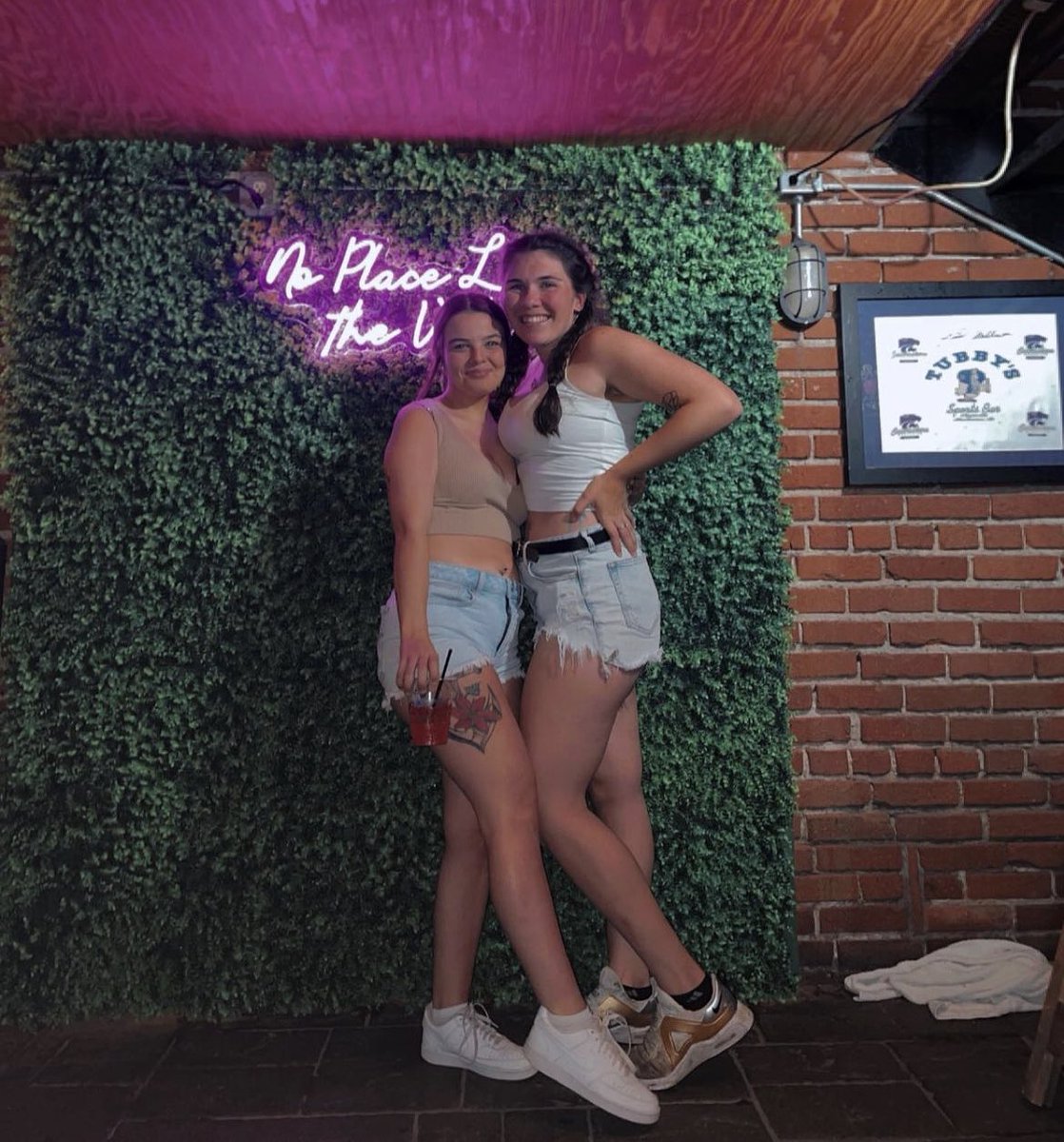 There’s no place like the ‘Ville💟

$1 wells 10-11 p.m.

📸: caitlyncheyanne via Instagram