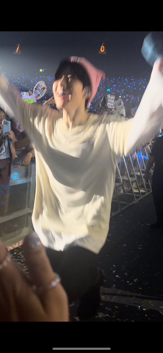 hanaisfineee's tweet image. This is how much i love you 🤲🏻😻🥹#TREASURE_hello_in_hongkong #Junkyu