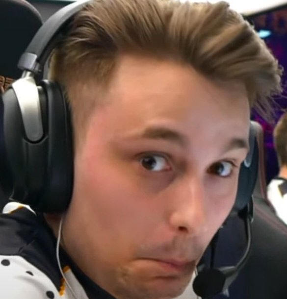 give them the trophy already 😤

LET S FUCKING GO MIHĂIȚĂ ❤️
