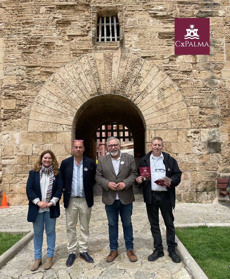 Coaliciobalear's tweet photo. Nuestros candidatos al Parlament, Consell de Mallorca y Ayuntamiento de Alcudia y Palma de campaña hoy en ALCUDIA hablando con los vecinos explicando nuestras propuestas, un verdadero placer acompañar a Francisco Baeza. VOTA Coalició per Balears. https://t.co/vZvEaEC09k