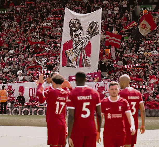 liverpics's tweet photo. Anfield will always be your home, Bobby ❤️ https://t.co/CTNt1JDC28