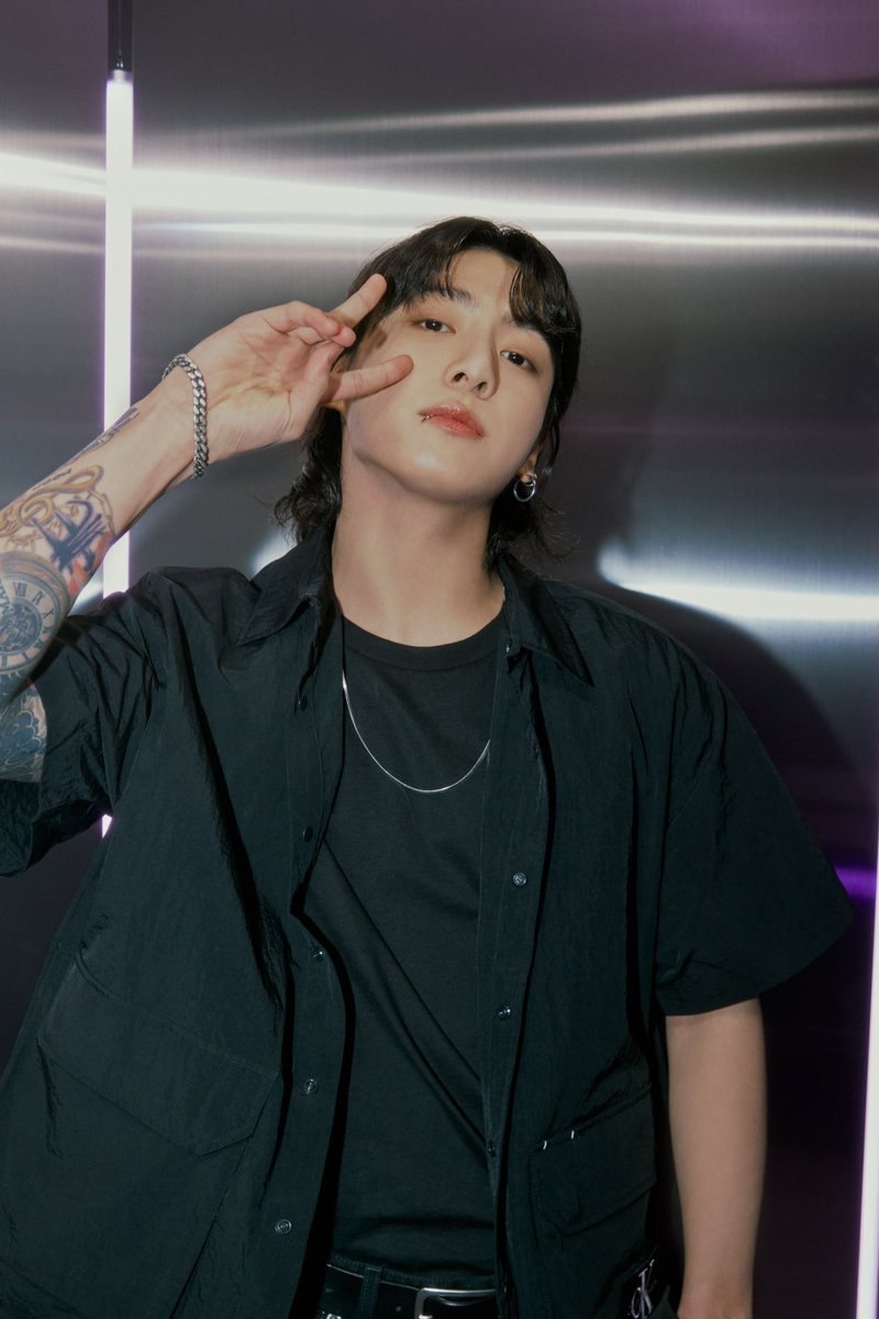 Key61957935's tweet photo. #JungKook 
I vote #JungKook at #SECAwards for #ArtistaMasculinoInternacional and #LeftAndRight for #MusicaInternacional https://t.co/WAX39YAoRW