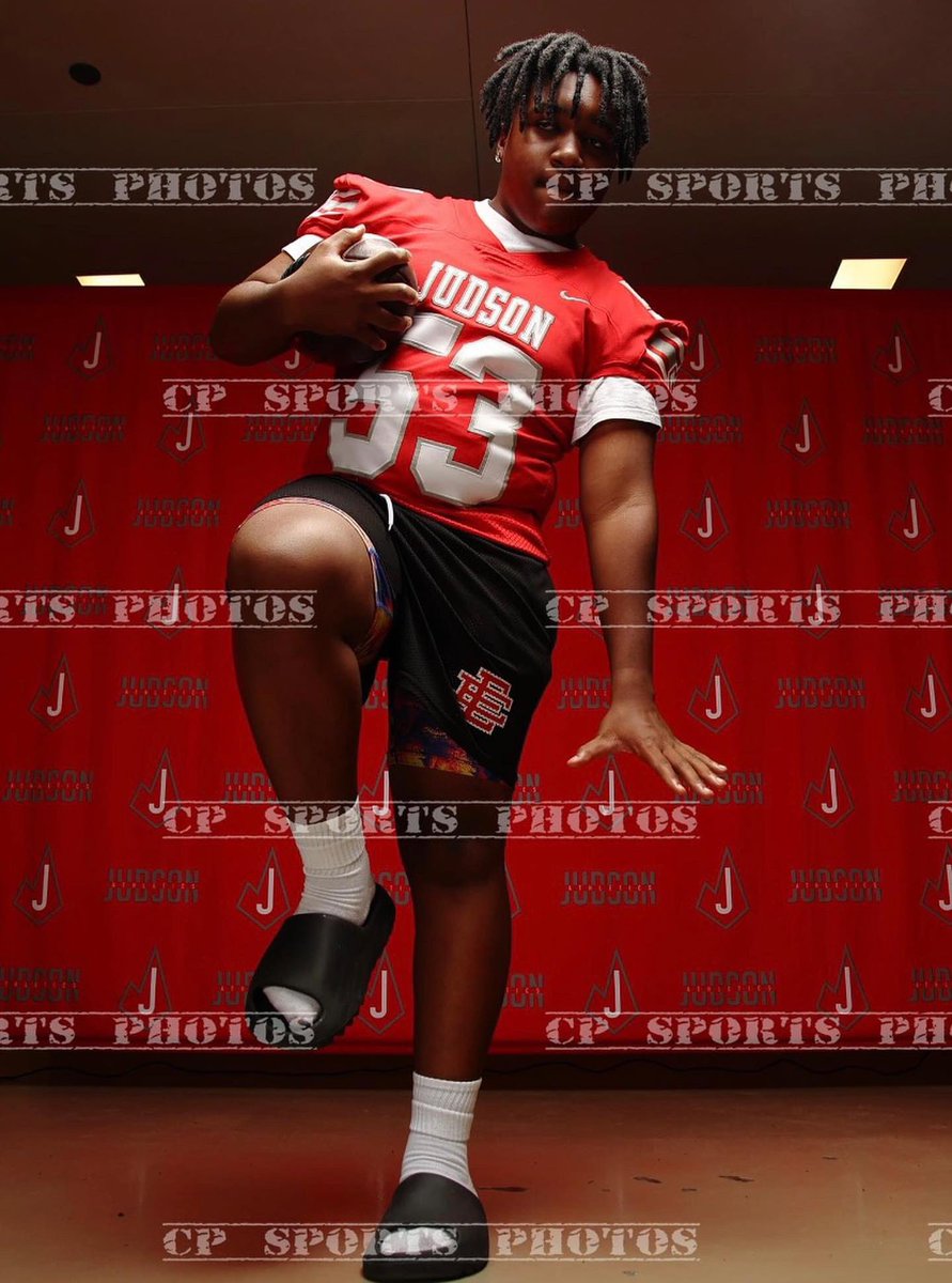 Finally found the hype shots from the visit, pictures came out great! Makes me even more exited to finally be a 🚀! 
<a href="/judson_jaguar/">JudsonJaguarAthletics</a> <a href="/JISDRocketPride/">Judson High School</a> 
<a href="/nolimitjosiah1/">Josiah"Mean"Green</a> #RocketPride🚀