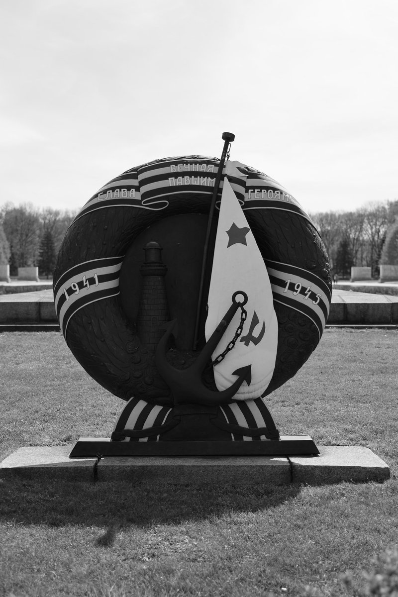 Au Mémorial soviétique du Treptower Park 

#canoneosr #canon #eosr #igersfrance #rf24105f4l #Canon24105 #berlin #Bnw #Canonblackandwhite #noiretblanc #blackandwhite #bnwphotography #monochrome #bw_perfect