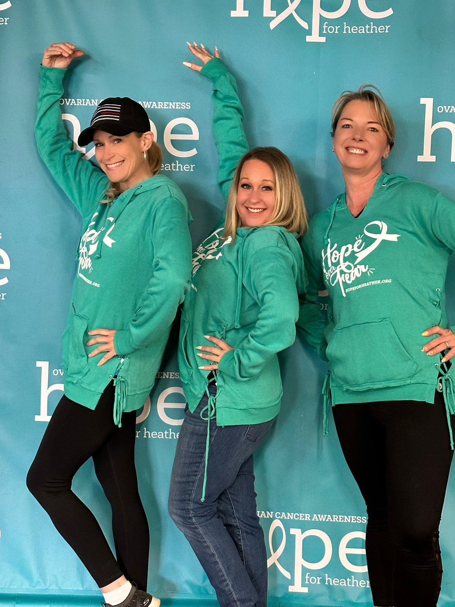 rebecca_shiroff's tweet photo. Great morning at Lewis Park volunteering at the Hope for Heather Teal Ribbon Run. #hopeforheather #ovariancancerawareness https://t.co/YLDW9jvBwh