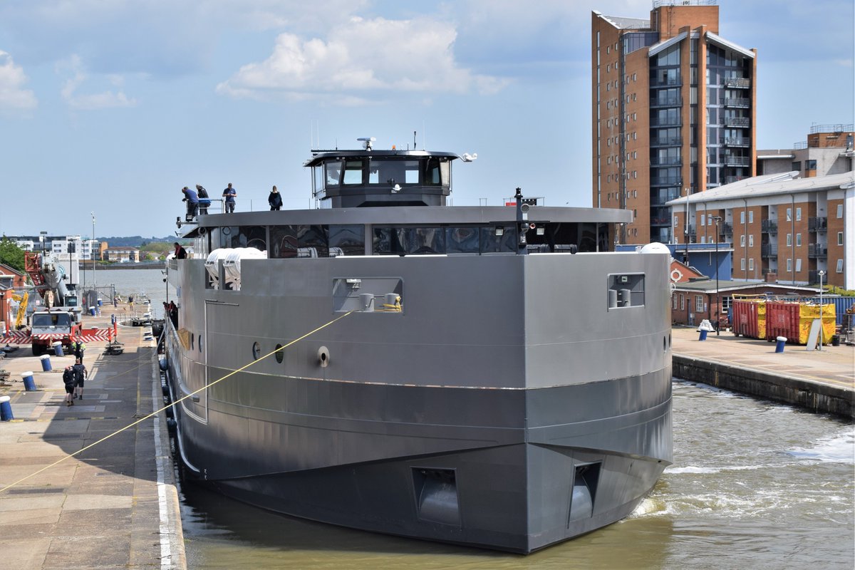 AJBC_1's tweet photo. New events vessel OCEAN DIVA arriving in #London to be based in #RoyalDocks.
Built by @vekagroup for #SmartGroup
@Thamescraft #tug DEVOUT providing support.
#OceanDiva #OceanDivaLondon
@OceanDivaLDN #OceanDivaLDN
#RiverThames #London #Events
#dlr_blog https://t.co/W10N06a6Ix