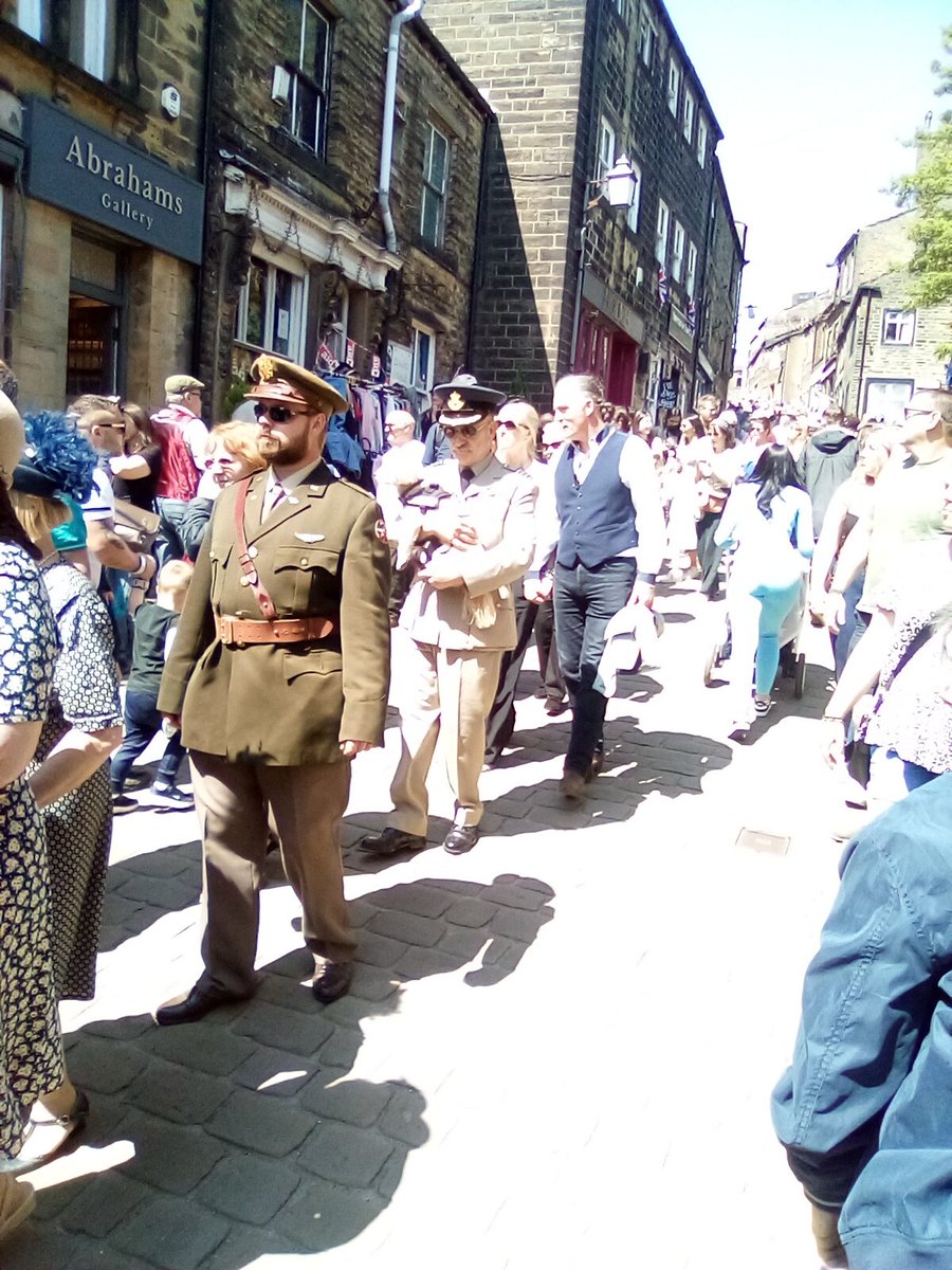 JoanneFreyja's tweet photo. Haworth 1940s weekend #reenactorsofinstagram #sweekend #reenactor #oldsoul #history #sevent #vintagestyle #vintage #vintagesoul #photographer #reenacting #vintagephoto #photographyislife #reenactors #sreenactment #vintagefashion #photo #sfashion #reenactment #weekend https://t.co/0PCy9yJrQp