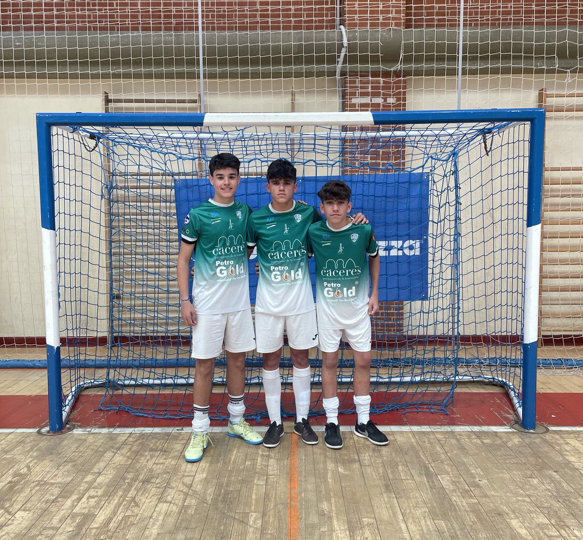 #JuvDH

🔚 Final del partido

<a href="/1mostolesfs/">MRB-FS Móstoles</a> 7-3 <a href="/CdcSanJoseFS/">CDC SAN JOSÉ FS</a> 

Dani ⚽️
Rober ⚽️
Marco ⚽️

Finaliza la temporada para el DH, otra temporada más en la élite juvenil. Debut en la temporada del #JuvLocal Plata, Iván, Javier Burgos y #Cadetes Trejo, Rubio, Hugo. 

#123SanJosé💙