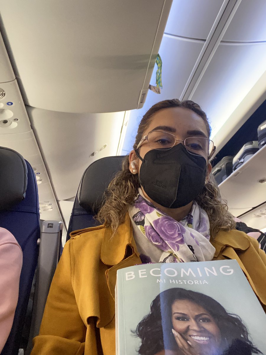 Una nueva aventura y nuevo libro, ya que el #Popocatépetl nos dio permiso de volar . Muy agradecida por tantas bendiciones. #vuelo
