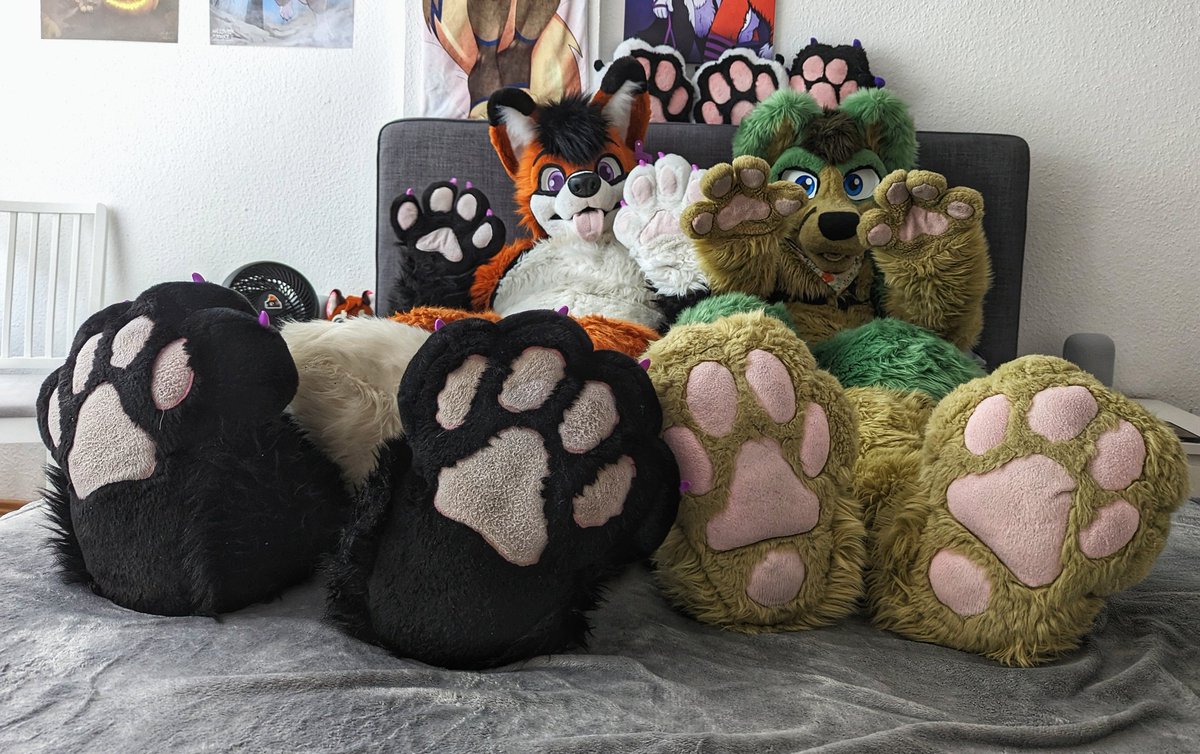 Happy #PawDay 💜🐾

🦊 <a href="/FoxYume/">Yume :: Moved to Bsky!</a>