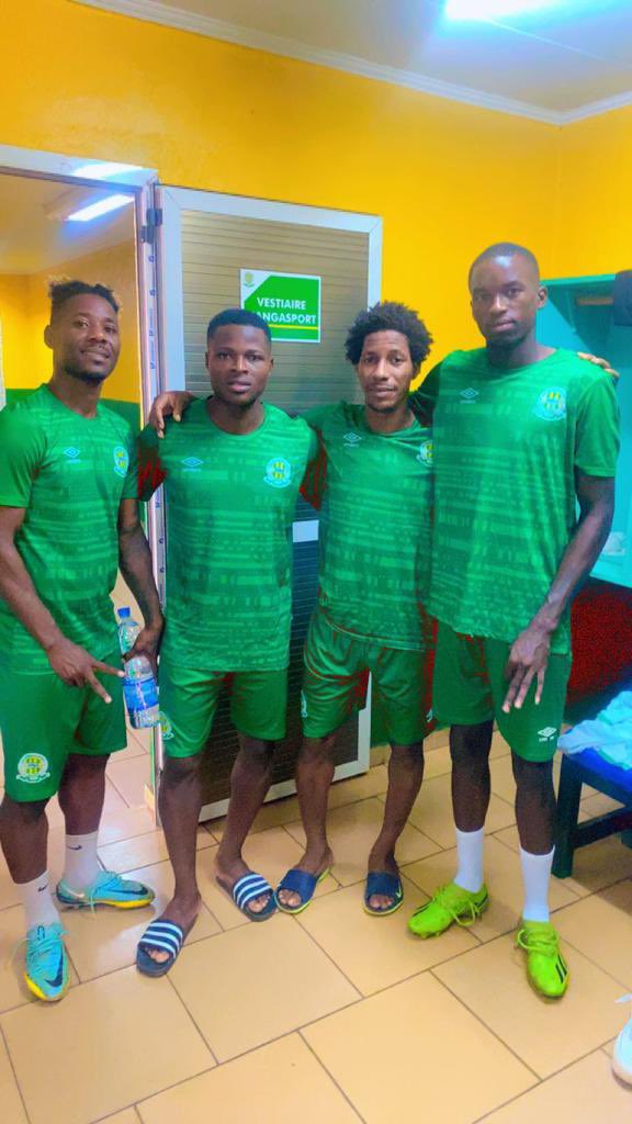 mbingui's tweet photo. On y va pour les travaux 🚧⚽️ https://t.co/9c55js1NtV