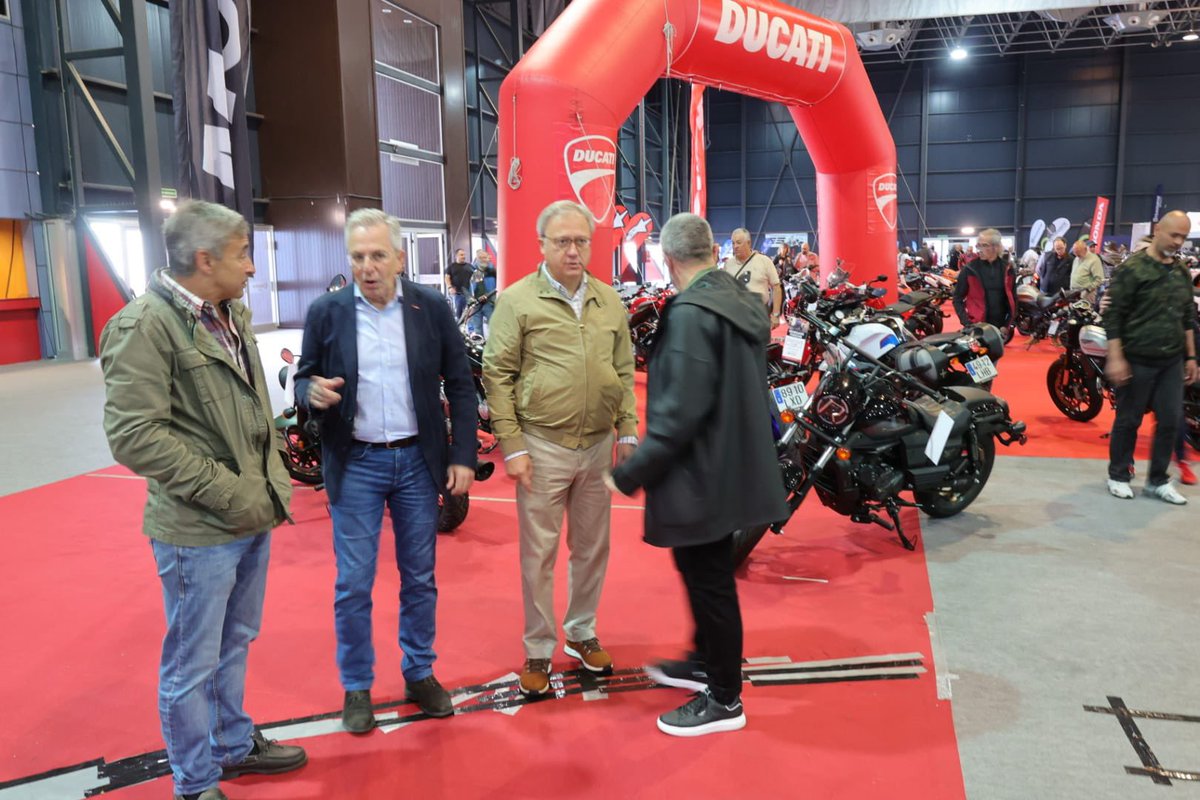 Feriasturias's tweet image. Hoy inauguramos el 2º Salón de la Moto, Bicicleta y Complementos #MotoBike, donde los amantes de las dos ruedas podrán descubrir, de primera mano, las últimas novedades del sector.
¡Vamos!

#2Motobike #moto #bike #bicicleta #complementos #sobre2ruedas #gijon #asturias