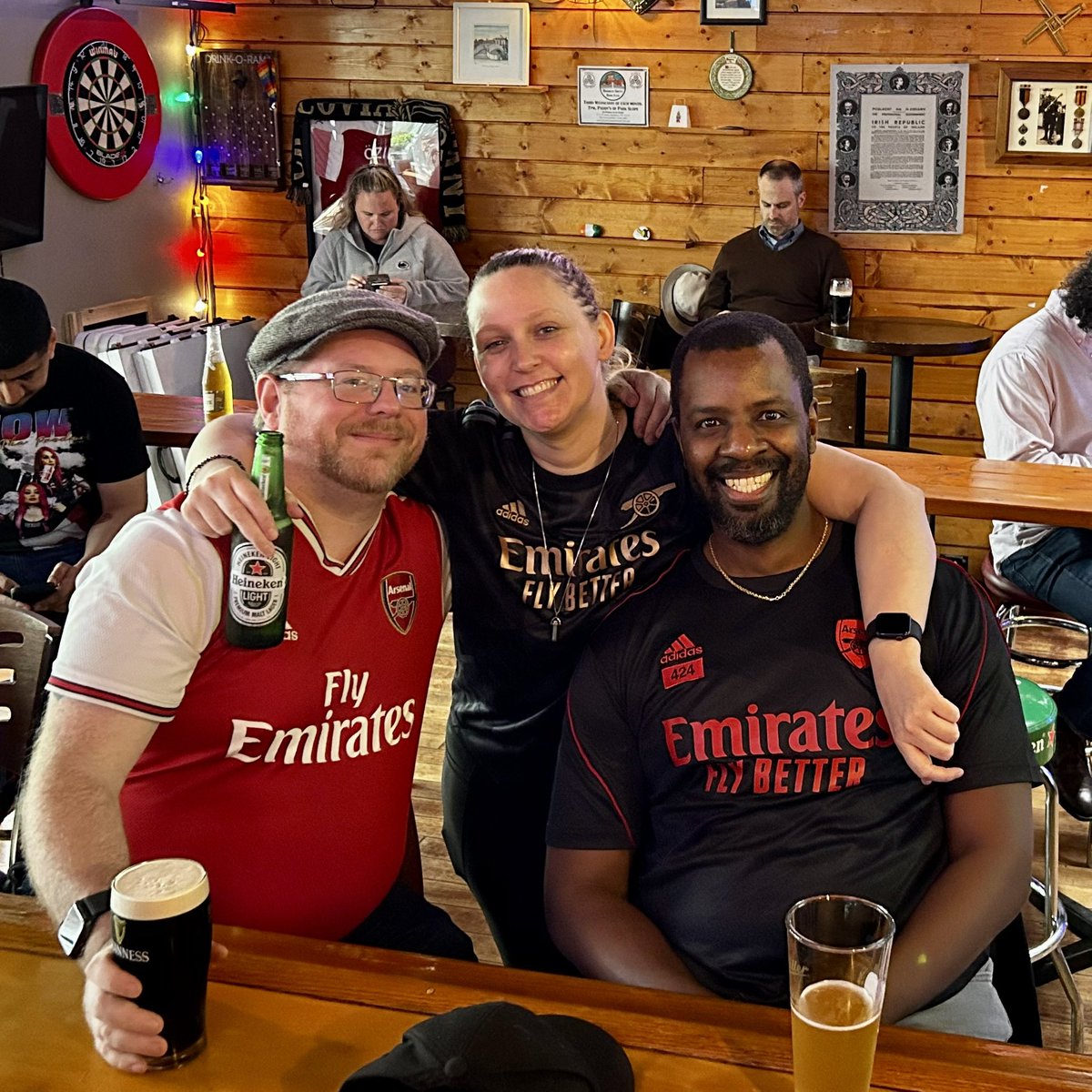 goonersgirl008's tweet photo. Pistol and the lads round @paddys13th. #controlyourselfjessica #COYG #UTA #paddysofparkslope #productplacement https://t.co/fTiwyKxTai