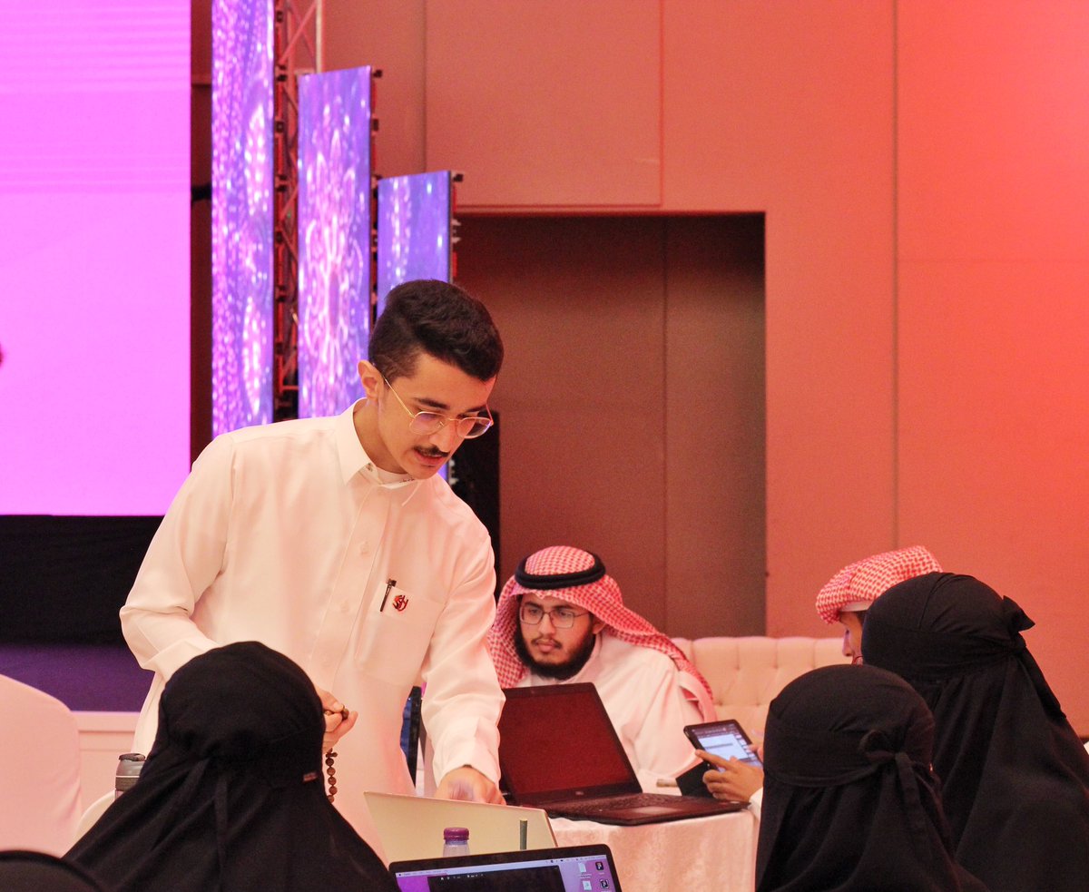 سعدت بقبول دعوة كريمة من الإخوة والأخوات القائمين على هاكثون جامعة الملك سعود؛ كمرشد في مسار التقنية المالية (الفنتك). أفكار رائعة، تنفيذ مذهل، حماس معدي من المشاركين. أتمنى للجميع التوفيق في مراحل التحكيم 🙏🏻🚀