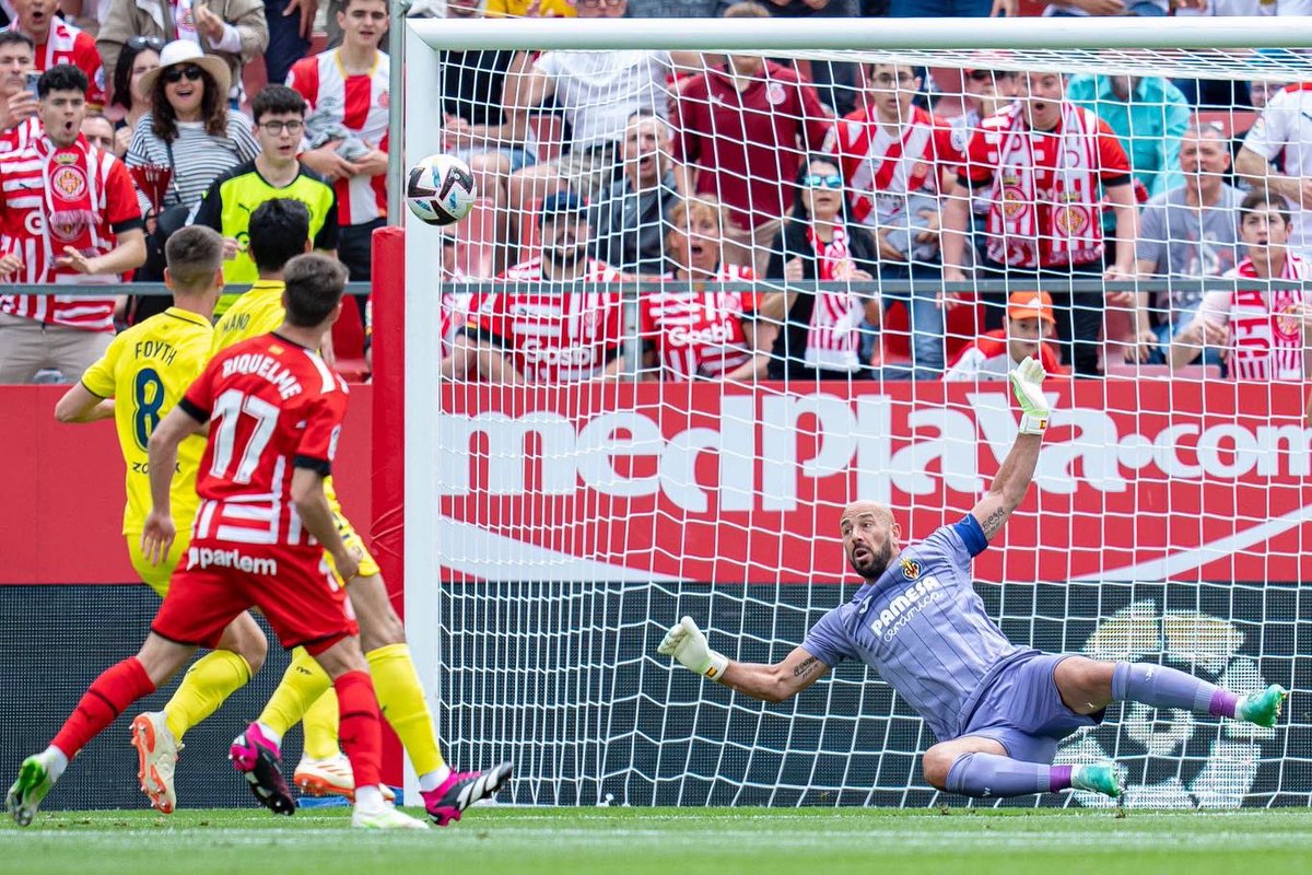 PReina25's tweet photo. Contentos por haber logrado el objetivo de jugar en Europa la temporada que viene 🇪🇺 A pelear hasta el final para conseguir un pasito más @VillarrealCF 🟡💪🏼 #Endavant https://t.co/qs0pj1ZCTo