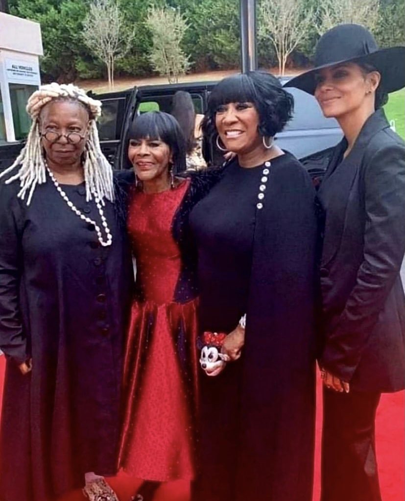 Captured a moment that’s gone, but the positive energies of the iconic moment lives on.⚡️⚡️⚡️⚡️

There is one thing a photo must contain - the humanity of the moment. 

❤️📸❤️
#CicelyTyson 
#DesignerMuse
#WhoopiGoldberg 
#PattiLaBelle
#HalleBerry