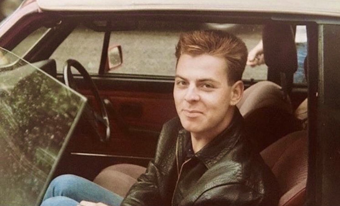 jolizcoop's tweet photo. 1/2 I was in Amsterdam for #DepecheMode when I heard about #AndyRourke. I haven’t had a chance to go through my old photos at home, but this 1 has been circulating. I took this v early 90’s outside the Shepherd’s Bush Theatre as was, as he &amp; Mike Joyce were playing in Sinead O../ https://t.co/MSNvW0nty5