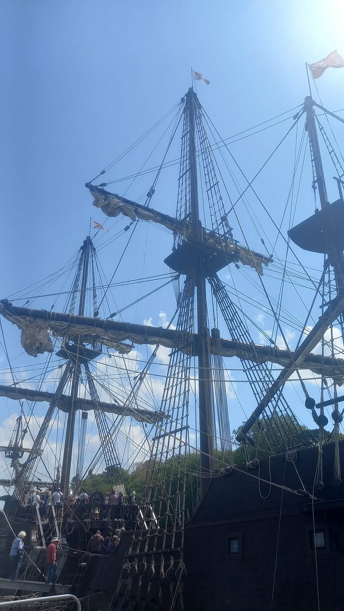 Day 45...fancy bumping into @leedolbear who is so supportive of HNT! All I could do was somehow put one foot in front of the other in slow motion! Tomorrow, 1pm, I run into <a href="/sherborne/">sherborne</a> @Pageantgardens at 1pm o finish! The 46 days have gone SO fast + I have loved every minute!