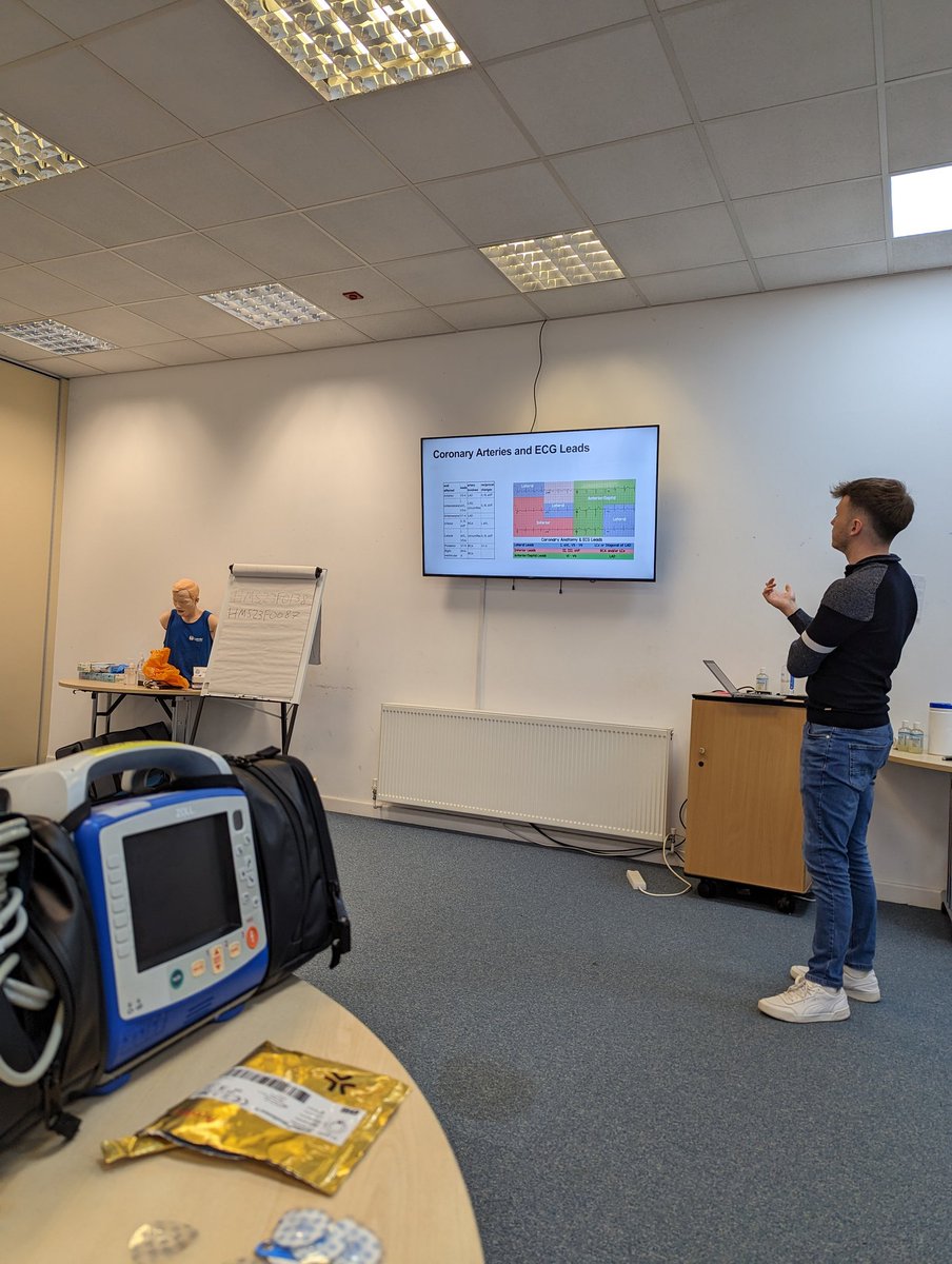 carl_senior's tweet photo. Great to spend time this afternoon refreshing ECG recognition skills, discussing alternative care pathways &amp; working through resus scenarios with the EACs in Hull! https://t.co/8bjWjryy4l