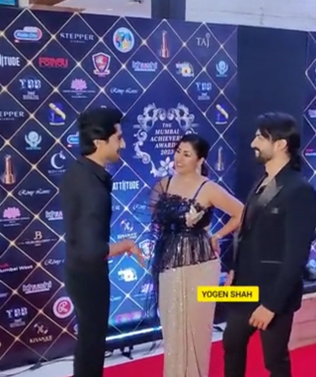 Harshad with Gurmeet and Debina🔥😭

#HarshadChopda #AbhimanyuBirla #YRKKH #MumbaiAchieversAwards2023 

#GurmeetChoudhary #DebinaBonnerjee