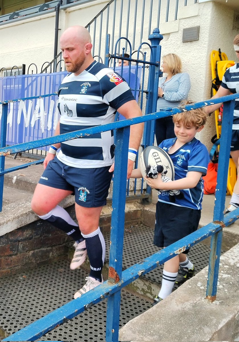 grainne_dowds's tweet photo. Youngest delighted to be the mascot today (and now decided he is their lucky charm after a clear win)....
#heriots https://t.co/oNiccPoOem