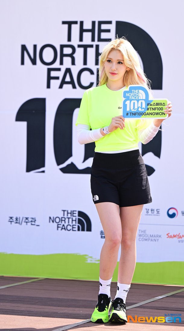 somichileofcl's tweet photo. SOMI X THE NORTH FACE. 🔥 https://t.co/CvB2jVOHrt