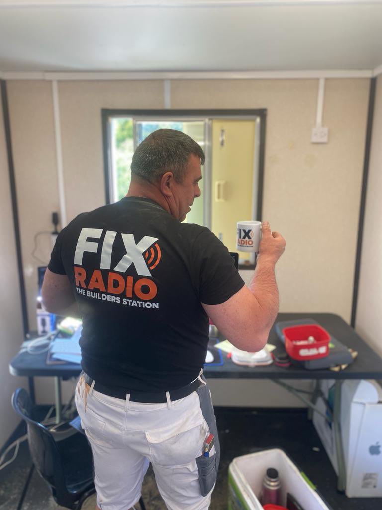fxyjf's tweet photo. @FixRadioUK sporting the new T-shirt of the top radio station in the country https://t.co/XsX2hr36mP