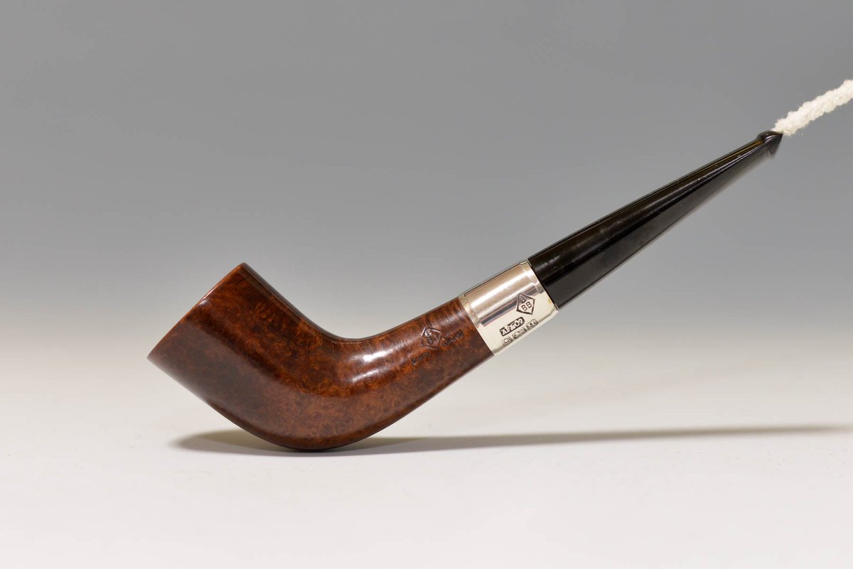 thewhiteflag184's tweet photo. BBB OWN MAKE 1915 horn。この時代らしい、凝縮感のあるフォルムだと思います。シャンクはオーバルではなくラウンドでした。 https://t.co/oDpgupAlUP