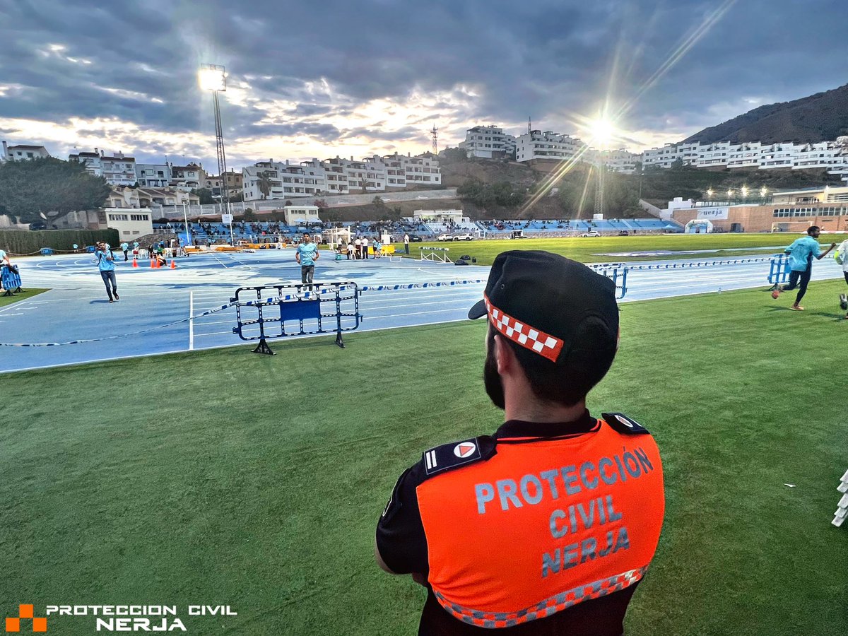 🟠 PREVENTIVO 🔵

El jueves 18 de mayo estuvimos de servicio en el Estadio Enrique López Cuenca 🏟️ dando cobertura preventiva en el Trofeo San Isidro y el IV Desafío Nerja de atletismo.