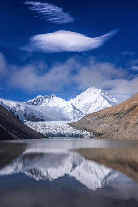 CGMeifangZhang's tweet image. #OnThisDay Have you ever seen Mount #Qomolangma cloaked in a pure white wedding gown? Share this sweet bliss on May 20 in the Chinese version.