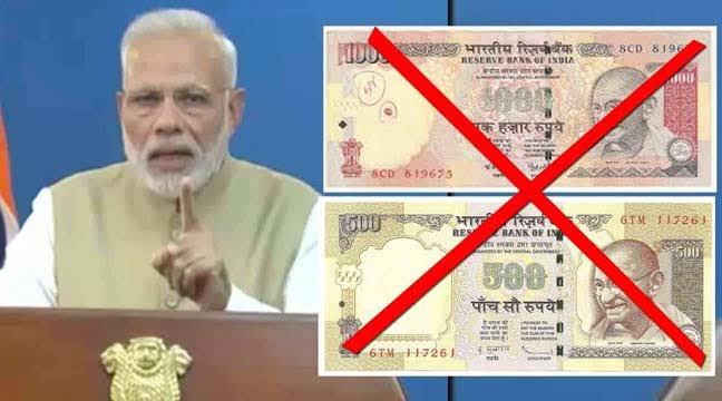 mshrikanttyagi's tweet photo. 8नवंबर2016 को मा.प्रधानमंत्री श्री @narendramodi जी द्वारा #नोटबंदी की घोषणा की गई थी तब उनका कथन था की इस नोट बंदी के कदम से #आतंकवाद, #नक्शलवाद, #भ्रष्टाचार, और #कालेधन पर  विराम लगाया जायेगा और नयी ख़ासकर #2000रुपये की नोट में #जीपीएस_ट्रैकर_चिप लगी हुई है इसे ज़मीन के नीचे से भी ट्रैक कर निकाला जा सकता है जिसका प्रचार न्यूज़ चैनल्स पर भी खूब किया गया था, 
1.अब सवाल है कि 2000 की नोट क्यों बंद करनी पड़ रही है?
2. क्या 2000 के नोट में लगा जीपीएस विफल हो गया? 
3. नोट बंदी के समय मा.प्रधानमंत्री जी के भाषण में बताये नोट बंदी के फ़ायदे से देश फलीभूत हो गया? 
4. या नोट बंदी देशहित में नहीं भाजपा हित के लिए की गयी थी जिसके लिये संपूर्ण देश लाइन में खड़ा कर दिया गया और लाईन में खड़े लाखों लोगो की जान की आहुति भाजपा हित में दे दी गयी?

@BBCWorld 
@BBCHindi 
@BBCBreaking 
@BBCNews 
@UPTakOfficial
@ABPNews
@AbpGanga 
@yadavakhilesh
@priyankagandhi
@RahulGandhi
@jayantrld
@aajtak @ravishndtv