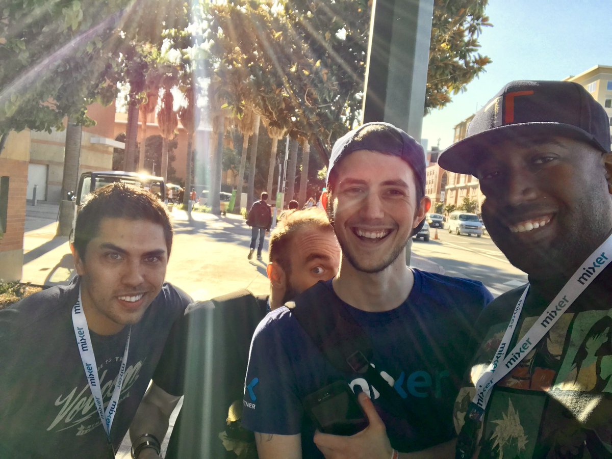 TopicTech's tweet image. Happy Birthday bro @JaredFPS