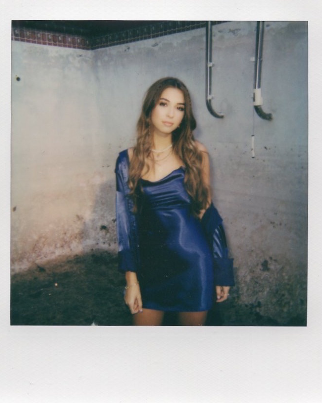 evieexoxo's tweet photo. behind the scenes at the content shoot for "the deep end" 💙 https://t.co/21mf8LOw7Q