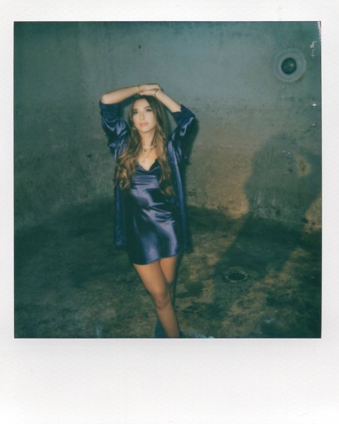 evieexoxo's tweet photo. behind the scenes at the content shoot for "the deep end" 💙 https://t.co/21mf8LOw7Q