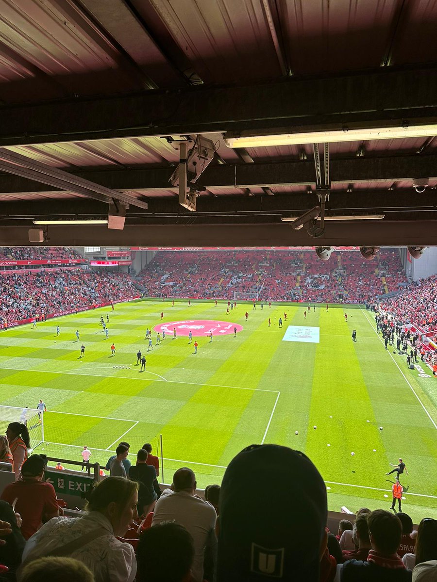 Flomellynews's tweet photo. Si Señor! A final trip of the season to Anfield for some lucky #flomelly pupils! Thanks, as ever, to @Red_Neighbours! #flomellyculturalcapital https://t.co/CXgVgdHyUF