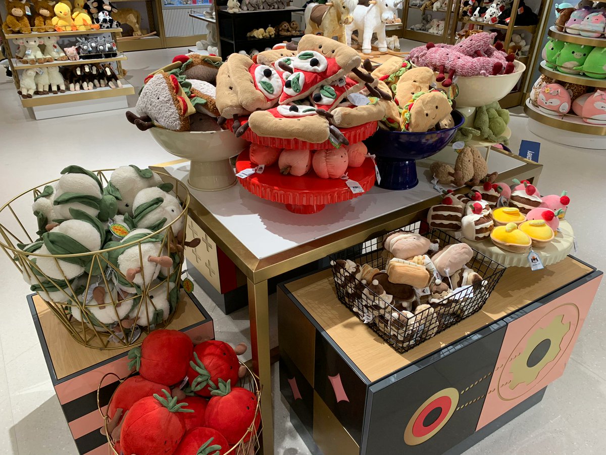 BextiyarCom's tweet photo. #London #plush toys
I just love all kinds of toys, and this playful, cuddly stuffed animal is my life's favourite!❤️ https://t.co/o1ojbN3bo8