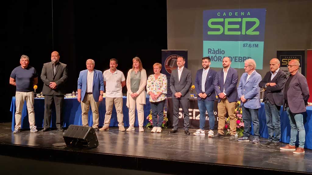SetmanariEbre's tweet photo. ▶ LA NOTÍCIA: Crònica · La ubicació del nou CAP i el futur industrial marquen un debat insípid a Móra d’Ebre
@rubenbiarnes @juntsxmoraebre @PscMora @dolorsgurrera  @endavantpermora @ERCEbre  @CupMora  @JordiFornos1 @periodistes_cat @XimoRambla #EM23

https://t.co/zaelhgX6xr https://t.co/cdPfttuPjN