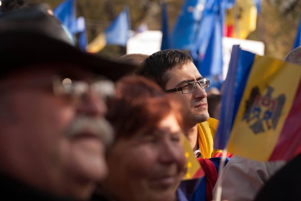 🇲🇩 🇪🇺 mâine, 21 mai, este o zi istorică. Chiar dacă nu sunt în Chișinău, împreună cu soția și copiii, mergem la Ambasada R. Moldova din București. Vreau ca micuții noștri să înțeleagă și să știe că au participat la acest eveniment despre vor putea povesti copiilor lor