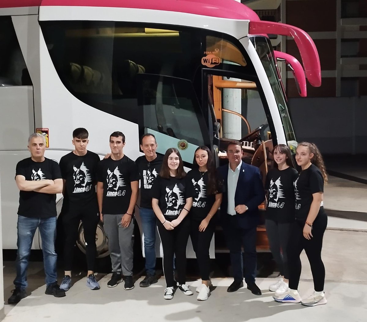 LINCEIESJANDULA's tweet photo. VEHICULO ECOLOGICO LINCE

El equipo ECO-JANDULA del IES Jandula de Andujar (Jaén), ha comenzado esta noche a las 22:00 horas su viaje a Nogaro (Francia) para participar en la Shell Eco-marathon Europe 2023.

#SellEcoMarathon2023
#sialatecnologia https://t.co/hAJGE7xhg3